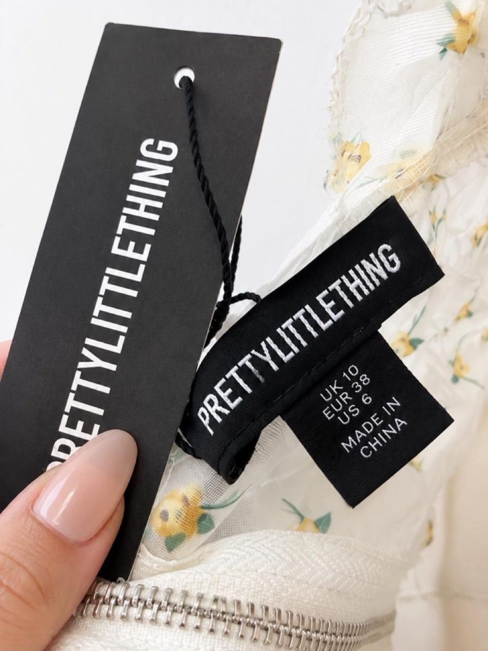 PrettyLittleThing White Floral Ruffle Corset Top - Picture 6 of 6